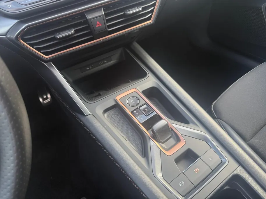 CUPRA Leon 1.5 TSI e-Hybrid PHEV Bussines | 99% SOH| Led Koplampen | Apple/Android Carplay | Keyless | Half leder | Stoel/Stuurverwarming | Digital Cockpit | Fabrieksgarantie! |