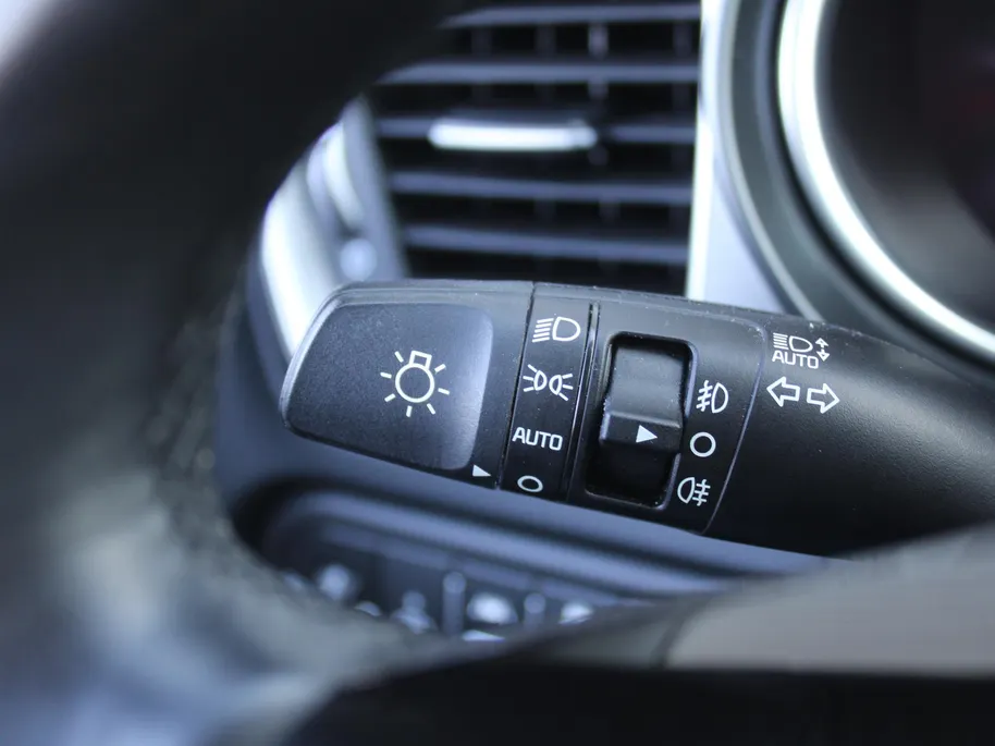 Kia XCeed 1.5 T-GDI MHEV DynamicLine | Android Auto/Apple Carplay | Stoel-/stuurverwarming | 16' LM | Camera | Zeer weinig km |