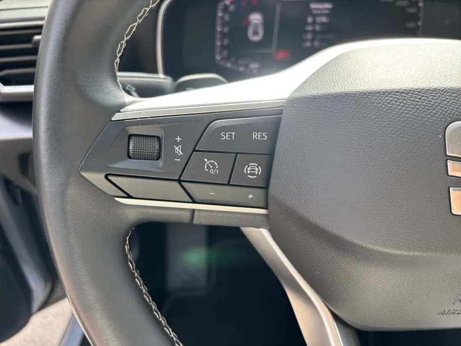 SEAT Leon Sportstourer 1.0 eTSI Style Business Intense | Metallic lak| Navigatie| Digitale cockpit| Parkeer sensoren V/A| Camera| Stuur verwarming| Keyless start| Zeer nette auto