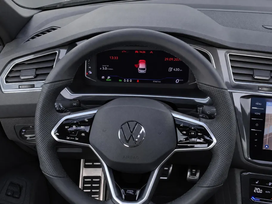 Volkswagen Tiguan 1.4 TSI eHybrid R-Line Business+ · Panoramadak · Trekhaak · 360°Camera · Apple/Android Car Play