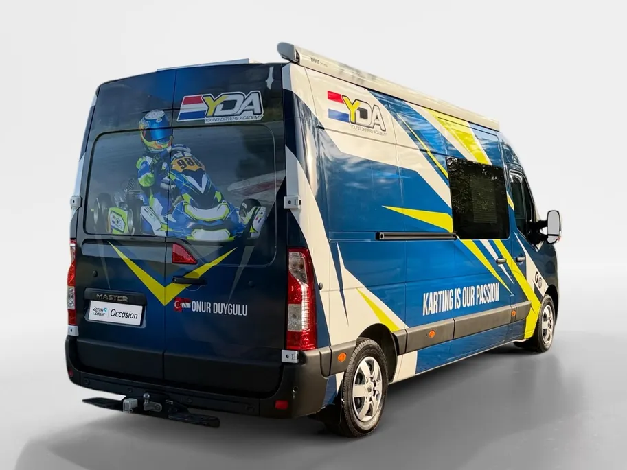 Renault Master T35 2.3 dCi 135 L3H2 Work Edition | Camper Edition | Motorsport Edition | Thule Omnistor Luifel | Airco in Leefruimte | TV | Koelkast | Magnetron | Volledig Bed | 2 Lederen Stoelen | DAB | LED Verlichting Leefruimte |