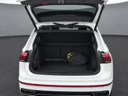 Volkswagen Tiguan 1.4TSIeHybrid 180kW/245PK R-Line Black Style · Panoramadak · Trekhaak · 360°Camera + Parkeersensoren · Stoelverwarming · Garantie t/m 27-07-2027 of 100000km.