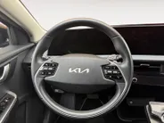 Kia EV6 Light 58 kWh 170 PK | 1e Eigenaar | Dealer onderhouden | Metallic lak | Trekhaak | Fabrieksgarantie t/m 28-02-2031 + 3x 1 jaar*  | NAP