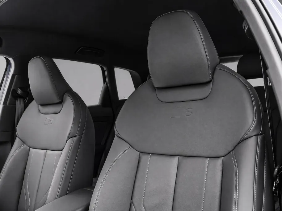 Audi Q3 e-hybrid S edition 272 PK · Techniekpakket plus · Privacy glas · S line interieur met sportst.