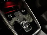 Audi A3 Limousine 110PK 30 TFSI S Edition Automaat | 1e eigenaar | Virtual Cockpit | Navi | Armsteun | Cruise Control | Zwarte Lichtmetalen Velgen | Apple CarPlay/Android Auto | Full LED koplampen | Keyless Entry |