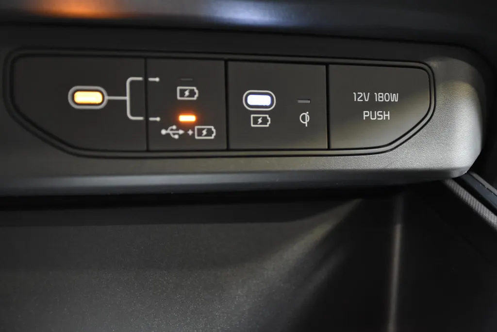 Kia Niro 1.6 GDi Hybrid 138pk DCT6 DynamicLine Direct leverbaar!