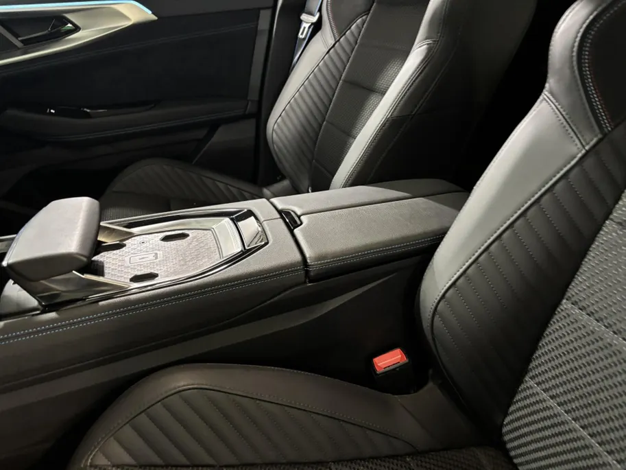 Renault Austral 200PK E-Tech Full Hybrid Esprit Alpine Automaat | 360 Camera | Elektrisch Verstelbare Stoelen | Apple CarPlay/Android Auto | Digital Cockpit | Climate Control | Stoelverwarming | Full LED | 20' Lichtmetalen Velgen |