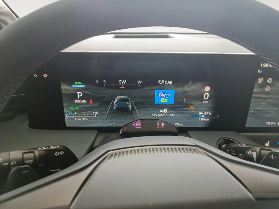 Nissan Leaf Evolve 52 kWh | WLTP 445km | Apple carplay & Android auto | 19inch LM Wielen | Climate contole | Glazen dak | V2L | Electrisch verstelbare stoelen| Bose audio | Head-up display |