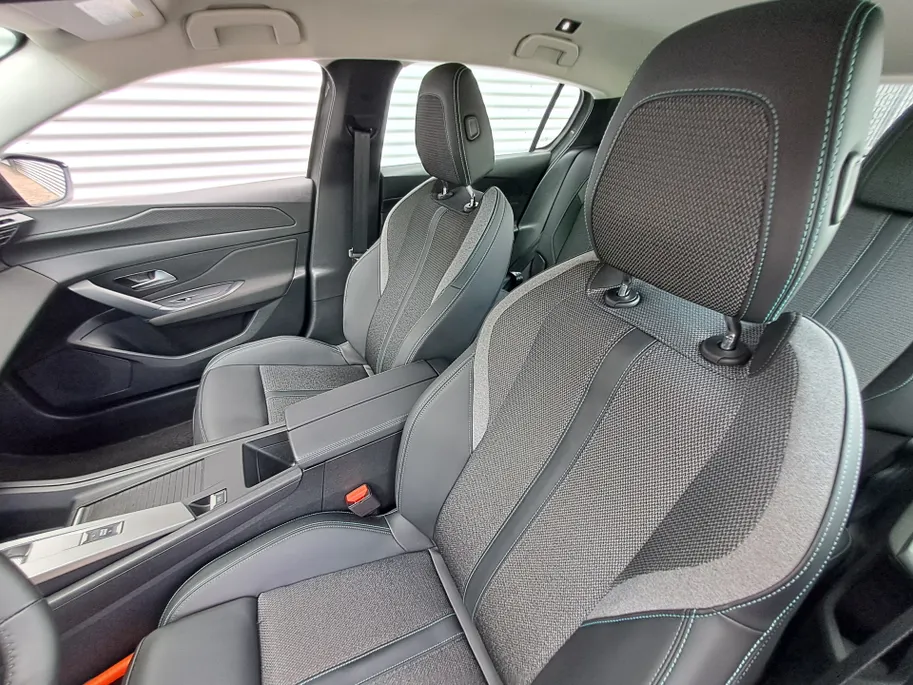 Peugeot 308 1.2 PureTech AUTOMAAT Active Pack Business | Adaptieve Cruise | Climate | Stoelverwarming | Apple Carplay/Android Auto