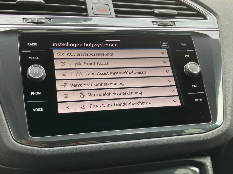 Volkswagen Tiguan 1.5TSI/150PK R-Line Black Style DSG · Panoramadak · Camera · Apple/Android Car Play · Stoel- & stuurverwarming