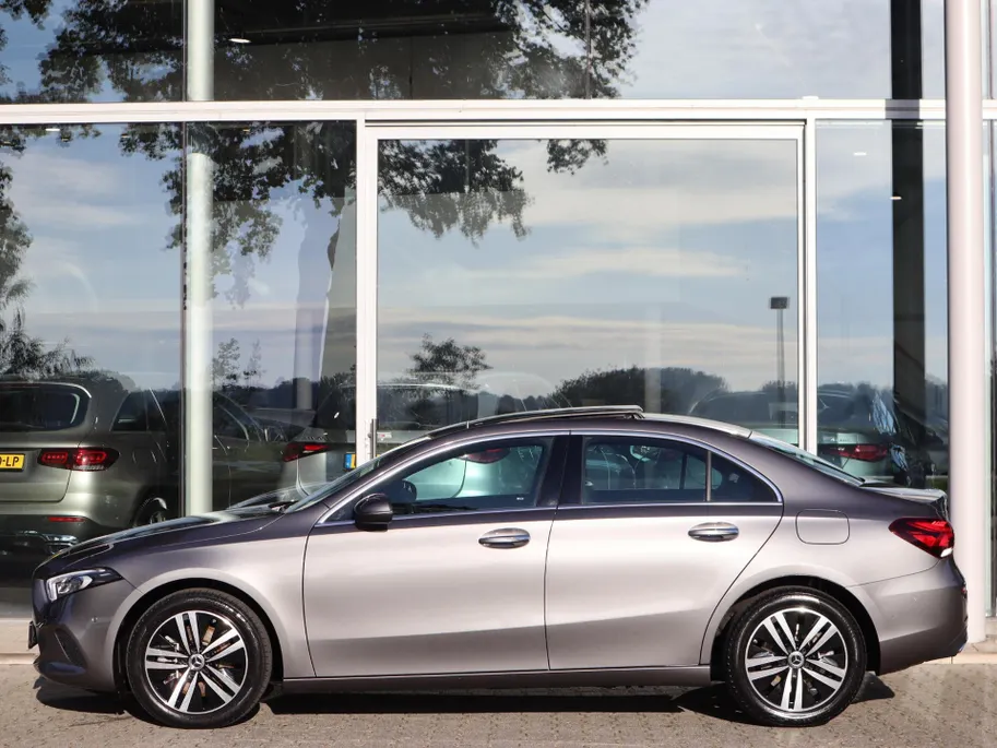 Mercedes-Benz A-Klasse 250 e Business Solution Luxury Limited l Panoramadak l Stoelverwarming l Ambiente lichtpakket