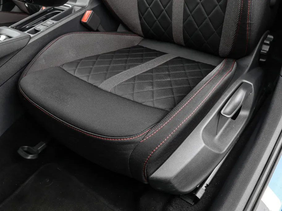 Škoda Octavia Combi 1.4 TSI 245pk DSG RS iV PHEV Business · Panoramadak · Apple/Android Car Play · P-Sensoren · Sfeerverlichting · 18'' Inch ·