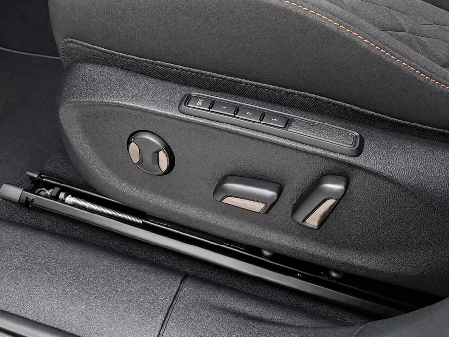 CUPRA Terramar 1.5TSI 204PK DSG e-Hybrid · Panoramadak · Trekhaak · Leder/Alcantara kuipstoelen · SENNHEISER Audio ·   Garantie t/m 05-10-2030 of 100000km.