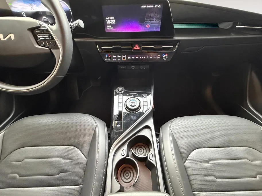 Kia Niro EV Edition Advanced 64.8 kWh | *1E EIGENAAR | FABRIEKSGARANTIE | *LAGE KM-STAND | APPLE CARPLAY/ ANDROID AUTO | STUUR/ STOELVERWARMING | NAVI | CAMERA | ETC…