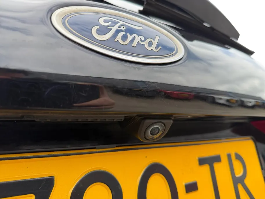 Ford Fiesta 1.0 EcoBoost Hybrid Vignale | Dealer onderhouden | NL auto | Adapt. cruise control | Pano dak | BLIS | Winter pack | Parkeersensoren voor en achter | Achteruitrijcamera | 17' lichtmetalen velgen | Bovag garantie |