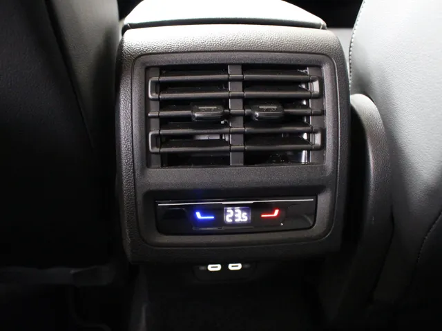 Volkswagen Golf 1.5 eTSI Life Energy Panoramadak | Navigatie | Keyless | Stoel- en Stuurverwarming | Parkeercamera