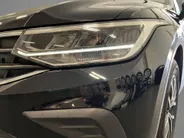 Volkswagen Tiguan 1.4 TSI eHybrid 245pk DSG Life Business · Camera · Inklap. Trekhaak · Stuur- & Stoelverwarming · Apple/Android Car Play · Elek. Achterklep ·