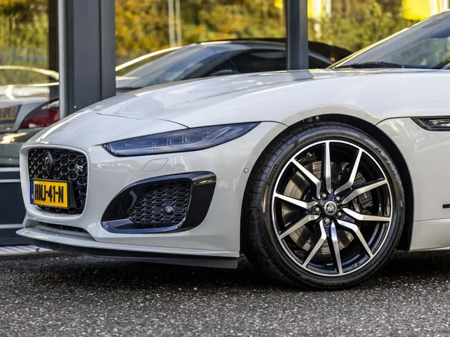 Jaguar F-TYPE P575 AWD R 75