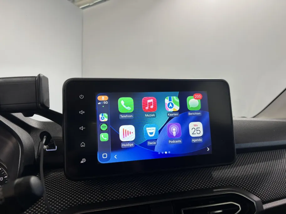 Dacia Sandero 90PK TCe Comfort | Apple CarPlay/Android Auto | Airco | Cruise Control | Full LED | Armsteun | Elektrische Ramen & Spiegels | Licht & Regen Sensor |