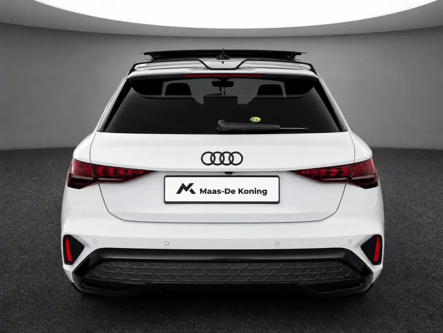 Audi A3 Sportback 45 TFSIe 272pk S-Tronic S Edition Competition · SOH 100% · Panoramadak · Camera · Lederen Bekleding · Elek. Stoel Bestuurder · Elek. Achterklep · Dodehoeksensor · Garantie t/m 24-06-2030 of 100.000km · EXTRA INRUILKORTING ·