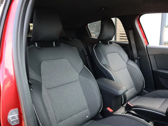 Mitsubishi Colt 1.6 HEV Intense+ Adaptive Cruise | Keyless | All Seasons