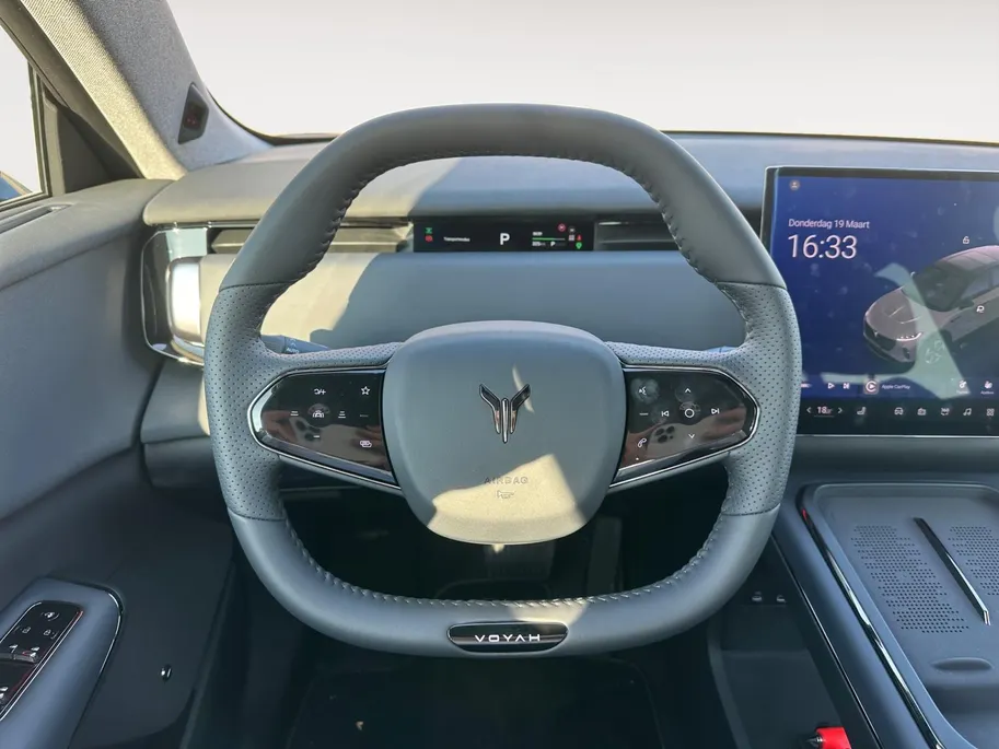 Voyah Courage Business Edition 80 kWh Full Option | Direct Leverbaar | Head Up Display | Stoel koeling,-verwarming & massage | Memorystoelen | 360 Camera | Level 3 Autonoom rijden | Schuif- & Kanteldak | Draadloze Telefoonlader | Elektrische Achterklep |