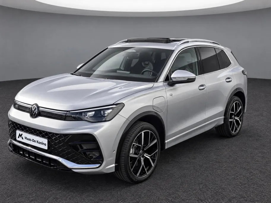 Volkswagen Tiguan 1.5eHybrid 272PK R-Line · Panoramadak · Trekhaak · Camera · Apple/Android Car Play · Garantie t/m 26-06-2030 of 100000km.