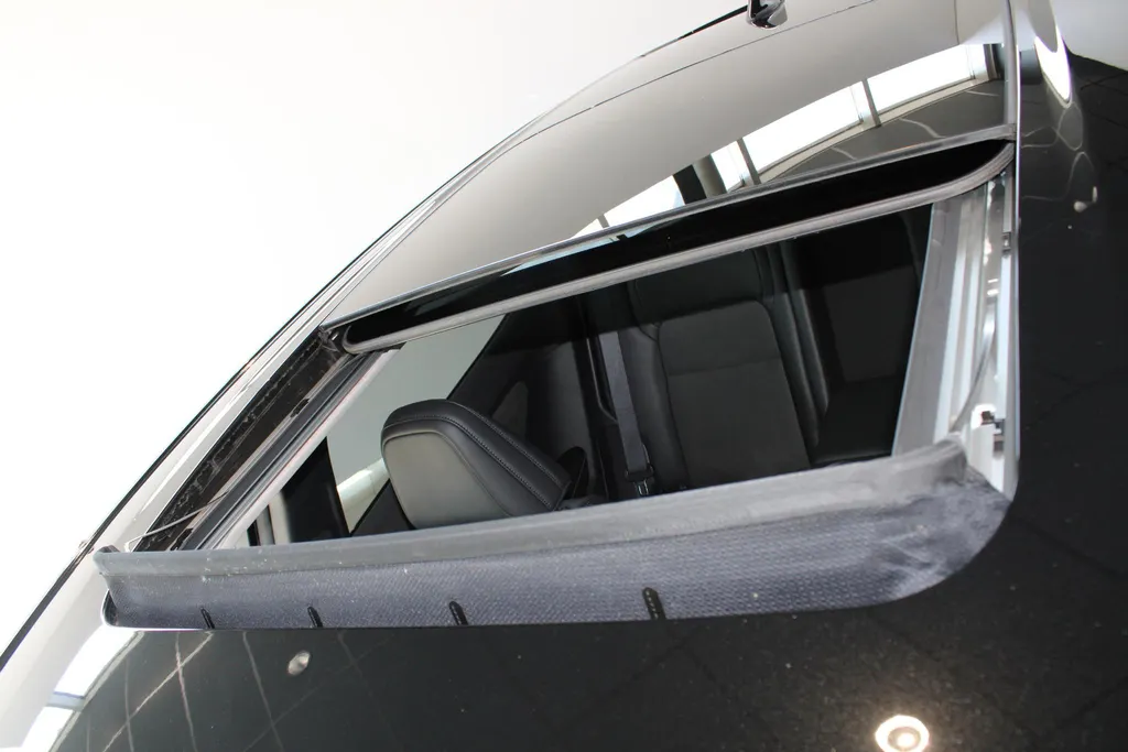 Nissan ARIYA Evolve 66 kWh | 22KW Lader| Afneembare trekhaak| Apple carplpay& Android auto| 360grd Camera| Stoelverwarming en verkoeling| Elektrisch verstelbare stoelen| Luxe bekleding| Dealer onderhouden|
