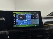 Renault Clio 160PK Full Hybrid Techno Automaat | Lichtmetalen Velgen Hoogglans Zwart | Adaptive Cruise Control | Google Built-in | Camera | Apple CarPlay/Android Auto | Full LED | Armsteun | Licht & Regen Sensor |