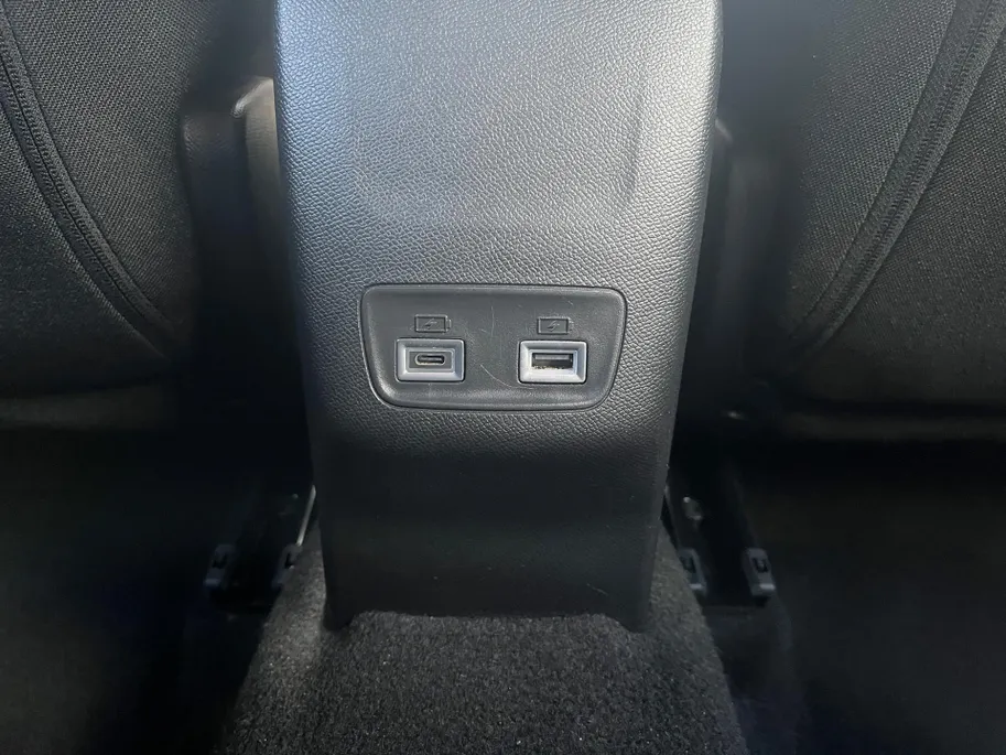 Peugeot 2008 1.2 m-Hybrid autom. 145pk Allure | Automaat | Voor en achter Camera | Apple Carplay/Android Auto | DAB | Cruise Control | Climate Control | Hoge Instap