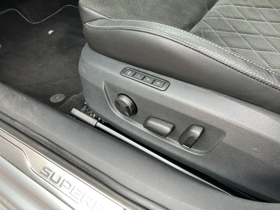 Škoda Superb Combi 1.4TSI 160kW/218PK iV Sportline DSG · Panoramadak · Trekhaak · 360°Camera + Parkeersensoren · Apple/Android Car Play ·
