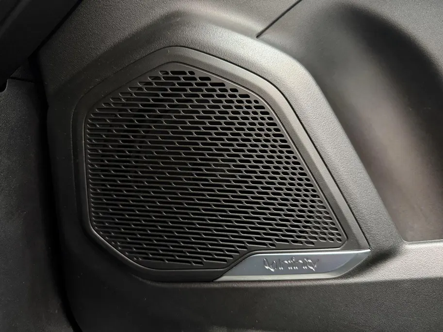 Lynk & Co 01 1.5 More |Schuif-kanteldak| Navigatie| 360 graden camera |Stoel/stuurverwarming| Lederen bekleding|