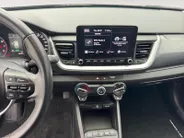 Kia Stonic 1.0T MHEV DynamicLine | Airco | Camera | Cruise Control | LM Velgen | Apple Carplay & Android Auto |