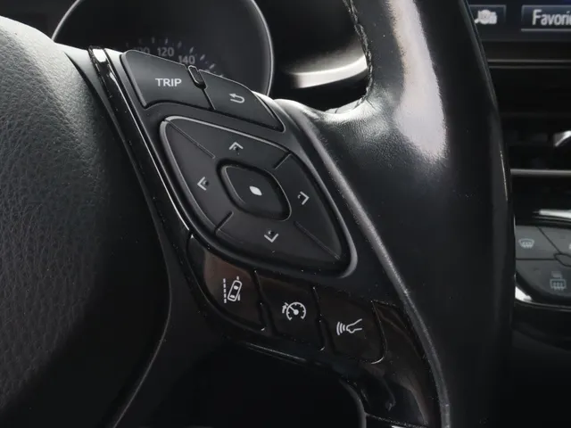 Toyota C-HR 1.8 Hybrid Style Trekhaak | All Seasonbanden | Stuur en stoelverwarming