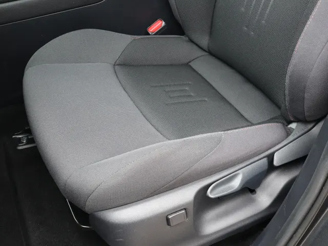 Toyota C-HR 2.0 PHEV 220 First Edition | Trekhaak | Stuur en stoelverwarming VERKOCHT