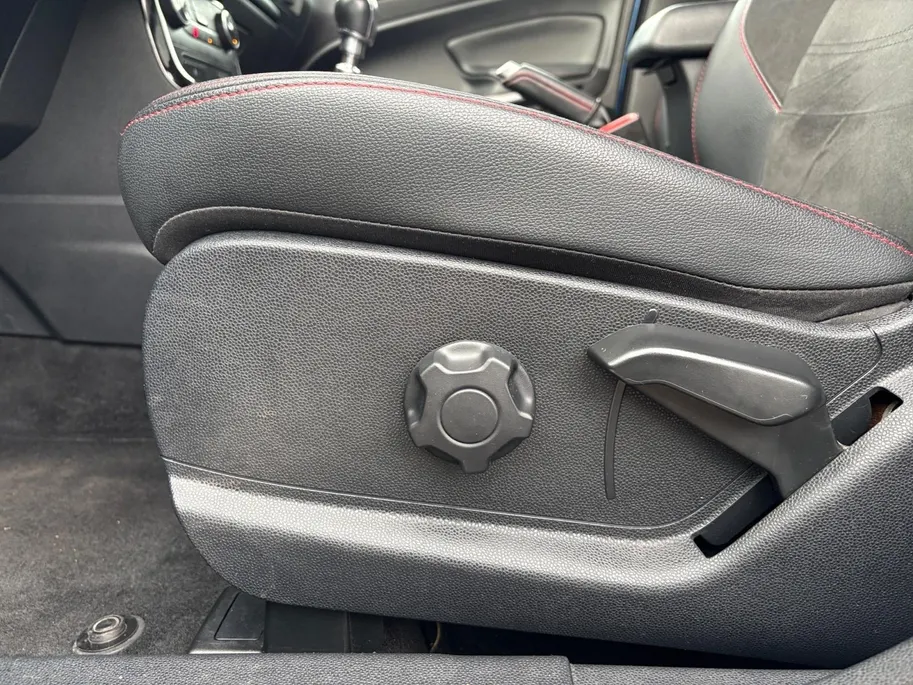 Ford EcoSport 1.0 EcoBoost ST-Line | Stoel/Stuur/Voorruitverwarming | Parkeersensoren Achter | Apple/Android Carplay | Half Leder |