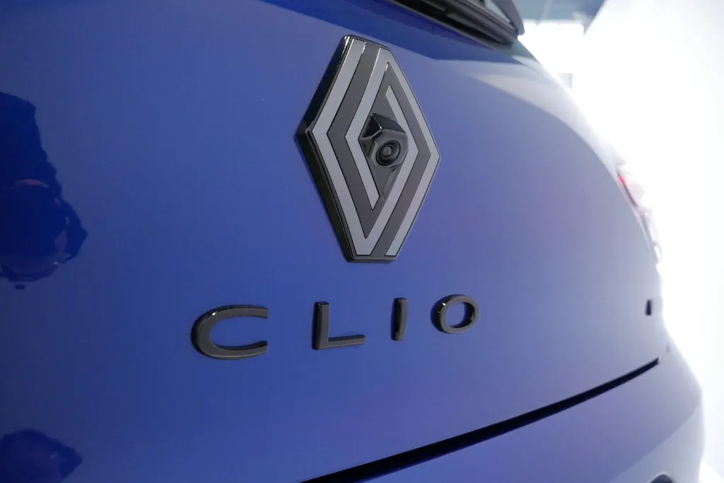 Renault Clio 1.6 E-Tech Full Hybrid 145 esprit Alpine *Automaat*Camera+Navi*Apple/Android Carplay*Climate control