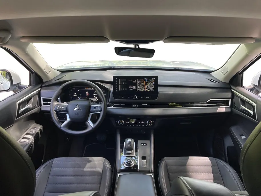 Mitsubishi Outlander 2.4 PHEV First Edition | NAVI | 4X4 | YAMAHA GELUID | LEER/ALCANTARA | DUAL CLIMATE |