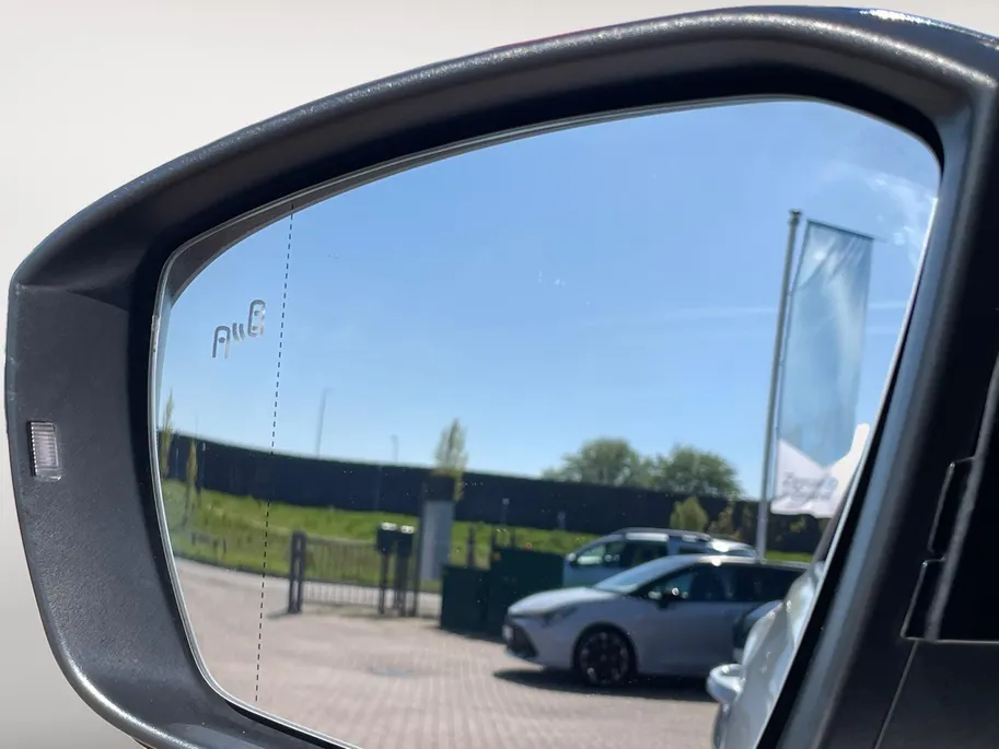 Volkswagen T-Roc 1.5 TSI Sport | AUTOMAAT | TREKHAAK | STOELVERWARMING | LM VELGEN | NAVIGATIE |