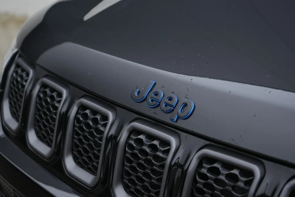 Jeep Compass 4xe 240 PK Hybrid S | Leder | Navi | Winter | Camera | 19'