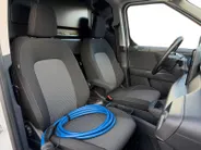 Ford E-Transit Courier Trend 44 kWh | NL auto | Navigatie | Apple carplay & android auto | Adapt. cruise control | BLIS | Parkeersensor achter | Achteruitrijcamera | Trekhaak |
