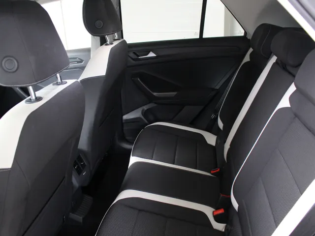 Volkswagen T-Roc 1.5 TSI Sport Navigatie | parkeercamera | Cruise Control | Climate Control |  Eerste Eigenaar