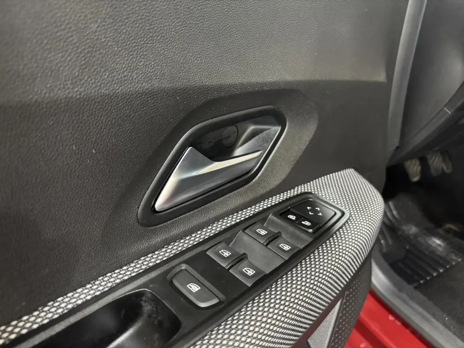 Dacia Sandero 100PK TCe Bi-Fuel Essential | 1e eigenaar | Trekhaak | Airco | Bluetooth | Parkeersensoren | Cruise Control | LED Koplampen | Camera | Lichtmetalen Velgen |