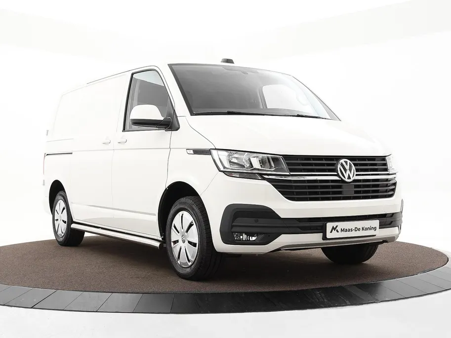 Volkswagen Bedrijfswagens Transporter 2.0 TDI L1H1 28 · Camera · Trekhaak · Apple/Android Car Play · Navigatie · Cruise Control · Vloerplaat · 16'' Inch · Garantie t/m 01-04-2028 of 100.000km