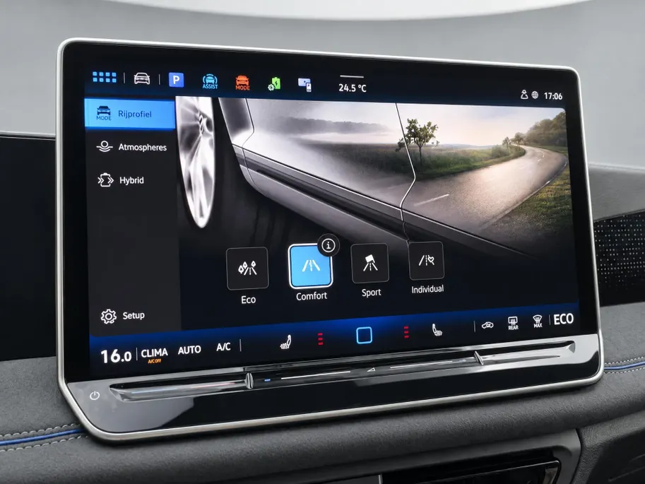 Volkswagen Tiguan 1.5 272pk DSG eHybrid R-Line Edition · Panoramadak · Wegklapbare Trekhaak · 360 Camera · Massage · Black Style · 20'' Inch · Garantie t/m 29-06-2030 of 100.000km