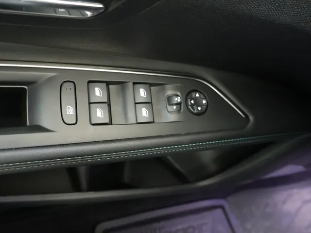Peugeot 3008 1.6 Hybrid 300pk 4WD Allure Pack Business Plug-in Hybrid