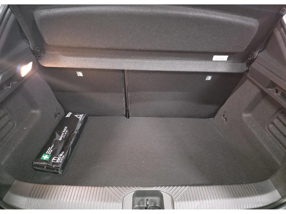 Renault Clio 1.8 Hybrid 160 techno | Direct leverbaar met 1.300,- voorraad korting | LMV 18 inch velgen | Apple carplay & Android Auto | Pack Premiere |