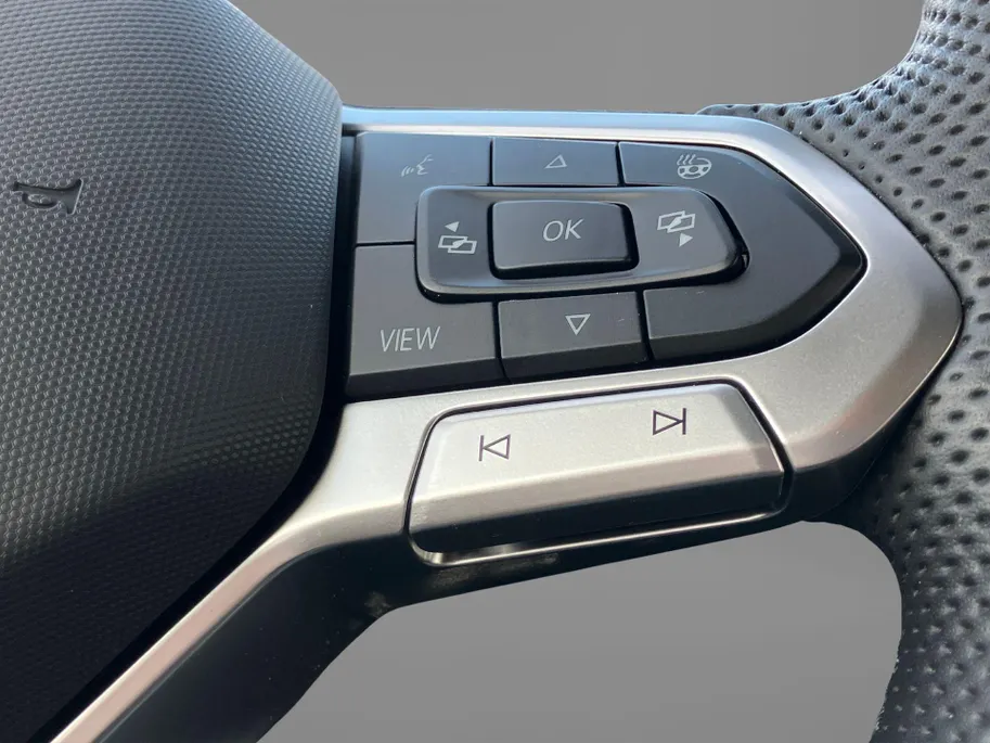 Volkswagen Tiguan 1.5 eHybrid 204PK R-Line Blackstyle · Panoramadak · Trekhaak · Apple/Android Car Play · 360° Camera · Garantie t/m 14-10-2030 of 100000km.