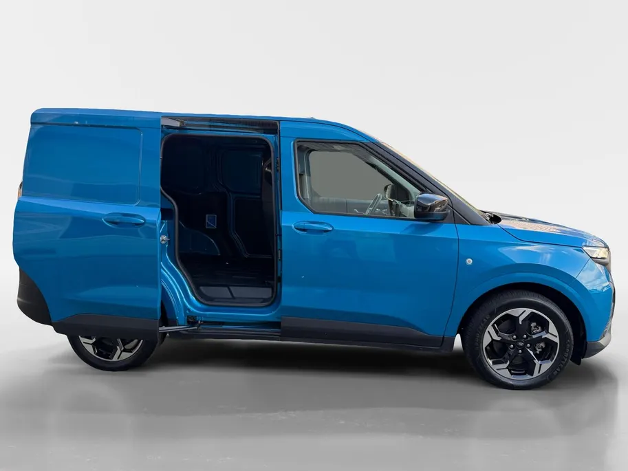 Ford E-Transit Cour. Limited 44 kWh | 1e eigenaar | Automaat | Trekhaak | Adapt. Cruise control | BLIS | Winter pack | Parkeersensoren voor en achter | Achteruitrijcamera | Navigatie | Apple carplay & Android auto | Fabrieksgarantie |