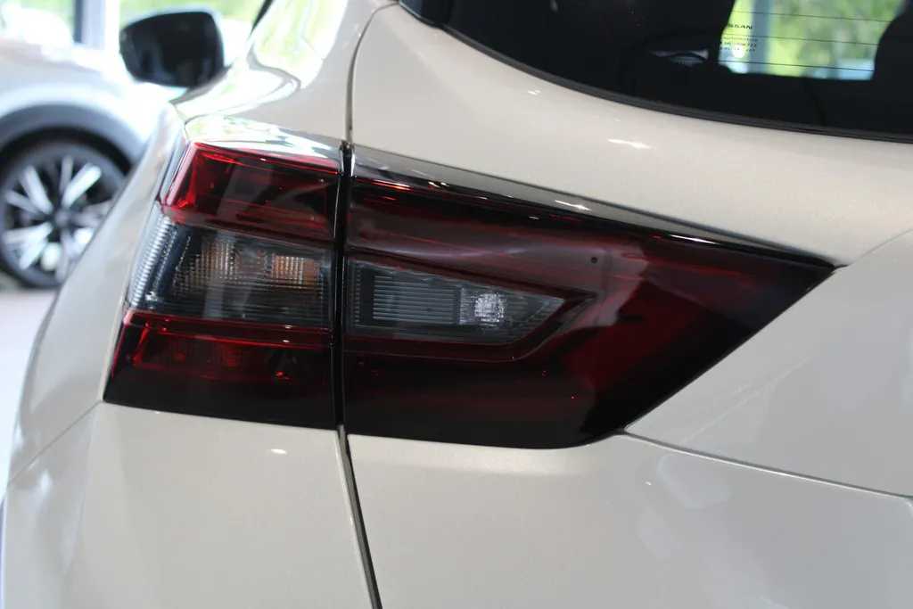 Nissan Juke 1.6 Hybrid Pulse | Bose audio | 360grd camera | Dodehoeksensoren| Lederen bekleding | Apple carplay & Androidauto | Pro-pilot | Stuur-, en Stoel- en voorruitverwarming |